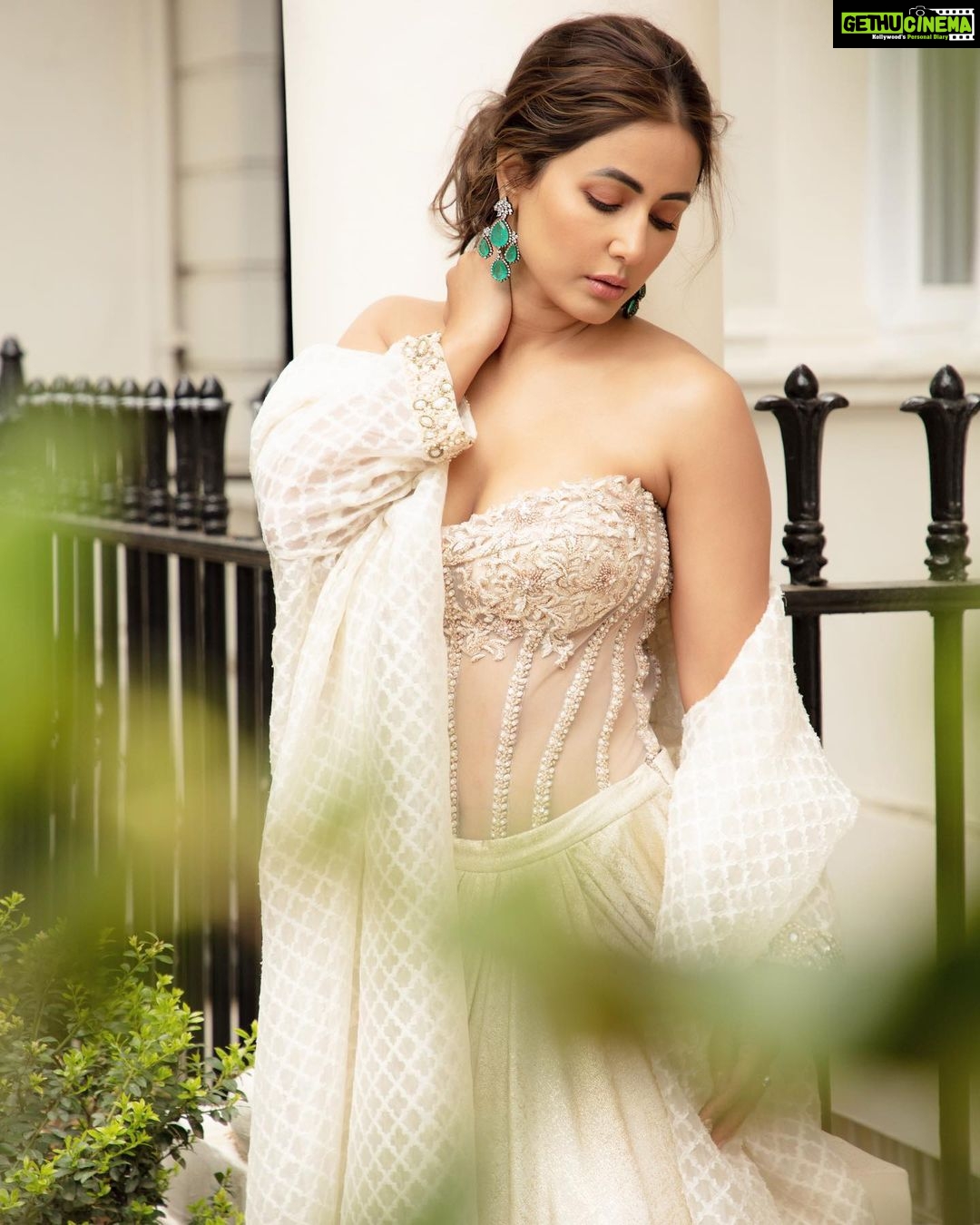 Hina Khan Instagram - Throwing some glitter and sass on the streets of London! #UKAFF2022 closing ceremony.