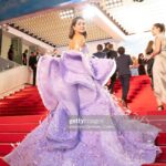 Hina Khan Instagram - #cannes2022 #redcarpet 💜 #DaddysPrincess . . Gown @sophiecouture Jewels @renuoberoiluxuryjewellery @mozaati @karishma.joolry Heels @loribluofficial Styled by @sayali_vidya Makeup @lizbombenmakeup Hair @nicola_noviello Assistant @gemma_pring
