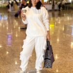 Hina Khan Instagram – Let’s fly away..
Morning world 🥰