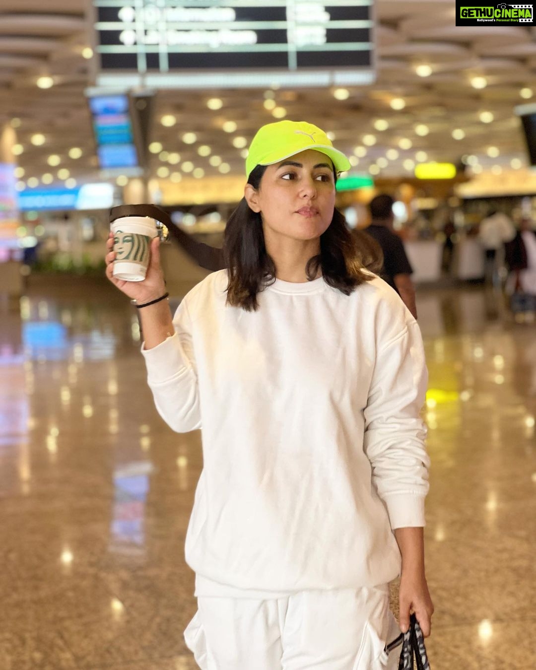 Hina Khan Instagram - Let’s fly away.. Morning world 🥰