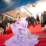 Hina Khan Instagram - #cannes2022 #redcarpet 💜 #DaddysPrincess . . Gown @sophiecouture Jewels @renuoberoiluxuryjewellery @mozaati @karishma.joolry Heels @loribluofficial Styled by @sayali_vidya Makeup @lizbombenmakeup Hair @nicola_noviello Assistant @gemma_pring