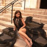 Hina Khan Instagram - Forgive me, for i have sinned.. 🖤 #cannes2022 #frenchriviera Jewels @anaqajewels Outfit @fovariofficial @mephistophelesproductions @karishma.joolry @mozaati @tuula.jewellery Heels @shoemill.in Styled by @sayali_vidya MUAH @lizbombenmakeup @gemma_pring