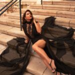 Hina Khan Instagram - Forgive me, for i have sinned.. 🖤 #cannes2022 #frenchriviera Jewels @anaqajewels Outfit @fovariofficial @mephistophelesproductions @karishma.joolry @mozaati @tuula.jewellery Heels @shoemill.in Styled by @sayali_vidya MUAH @lizbombenmakeup @gemma_pring