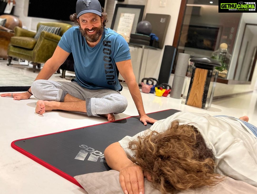 Hrithik Roshan Instagram - Sharing some mama moments with you all on Mother’s Day :) I took her for a movie she didn’t like much. And she taught me some yoga moves I am ecstatic about! Damn mama actually knows a lot of good stuff about strength! Happy Mother’s Day everyone ❤️ Love you mama @pinkieroshan