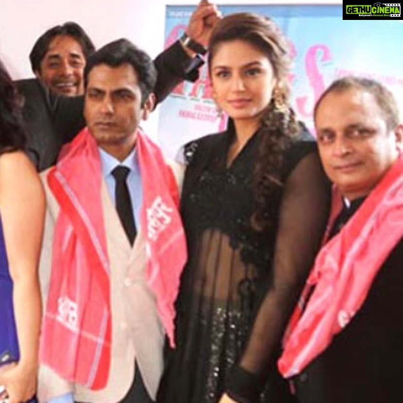Huma Qureshi Instagram - 10 years to the EXACT day when Gangs of Wasseypur had it’s world premiere at the Cannes Film Festival. My first film , the first time I saw myself on the big screen and my first time at Cannes. It was a crazy special day indeed .. thank u @vidushak for some of these images…Made me really emotional. Thank u @anuragkashyap10 for giving me this film AND a film career .. and believing in me when no one did. Today so many people who have been part of that film are doing so well .. can’t believe how we made this film and had so much fun doing it 🙏🏻🧿❤️ #gratitude #blessed PS - I didn’t even know how to pose .. look at me standing like I’m part of the school choir 😹😹 #wewerejustkids
