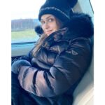 Isha Koppikar Instagram - Would trade anything to wear my winter jackets and play in snow right now ❄️ #ishakoppikarnarang #mumbaisummer #wishfulthinking #winterfashion #winterwonderland #takemeback