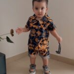 Ishaara Nair Instagram - Pose 🤣❤️ #babymodel #alwaysheart #cutebabies #toddlerboys #babiesofinstagram #ontopoftheworld #babypose #photoshootideas #babyposes