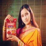 Ishika Singh Instagram – Long long ago when I use to sell mirchi powder :) #advertisement #advertising #advertising #adfilms #adfilmshoot #adfilmmaking #adfilmshooting #anandmasala #masala #actorslife #actor #actoratwork #actorslife🎬 #onceanactoralwaysanactor #shootingday #shootdiaries #shootlife #tollywood #tollywoodactress #teluguactress #telugufilmnagar #telugufilmindustry