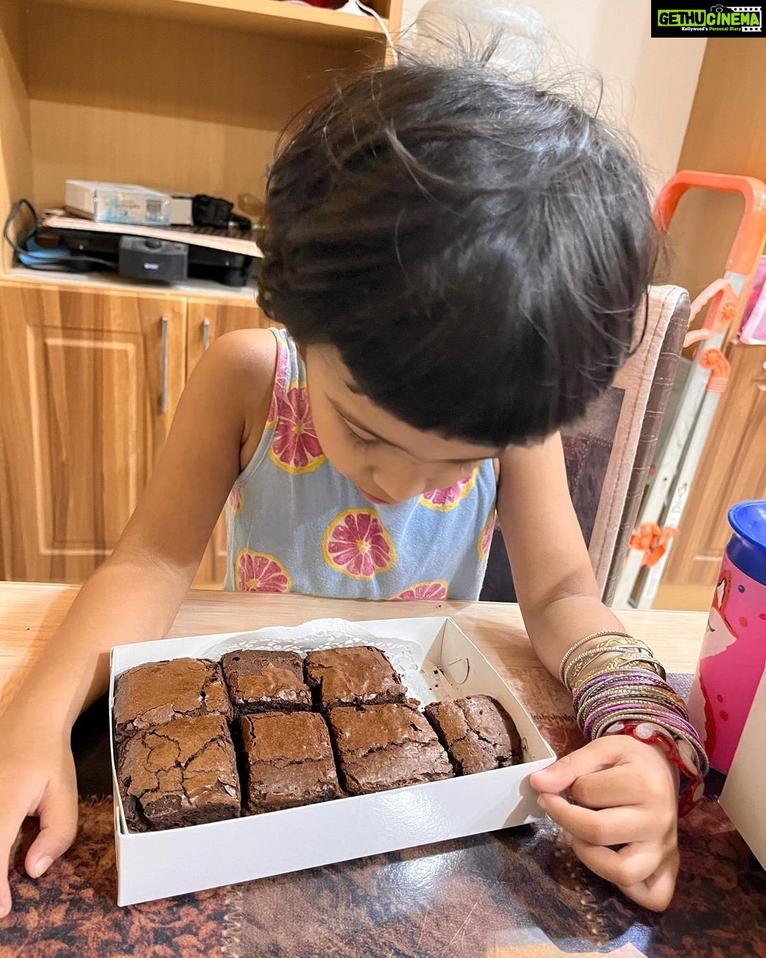 Ishika Singh Instagram - My love and search for brownies took me to @the_baigsters_delight … the more I talk the less it is . Firstly I liked the packaging… it made me feel so good n special that there was instant smile on my face . ( package is missing in pics as my baby is refusing to lend for pics ) coming to the brownies aaahhhhhhhhh… they r perfectly baked … n dense the way I like . Upper layer is crusty … also the way it is suppose to be :) it’s a perfect 🤩 remedy for any sweet tooth cravings . They don’t look like homemade but they are home baked with lots and lots of love ❤️. Order ur brownies now and am sure u will agree with me . #brownies #brownierecipe #brownielovers #loveforbrownies #baking #bakinglove #bakingfromscratch #browniegourmet #brownies #brownielove #browniebox #chocolatebrownie #hyderabadfoodie #hyderabadbrownies #hyderabadfoodblogger #hyderabadfooddiaries