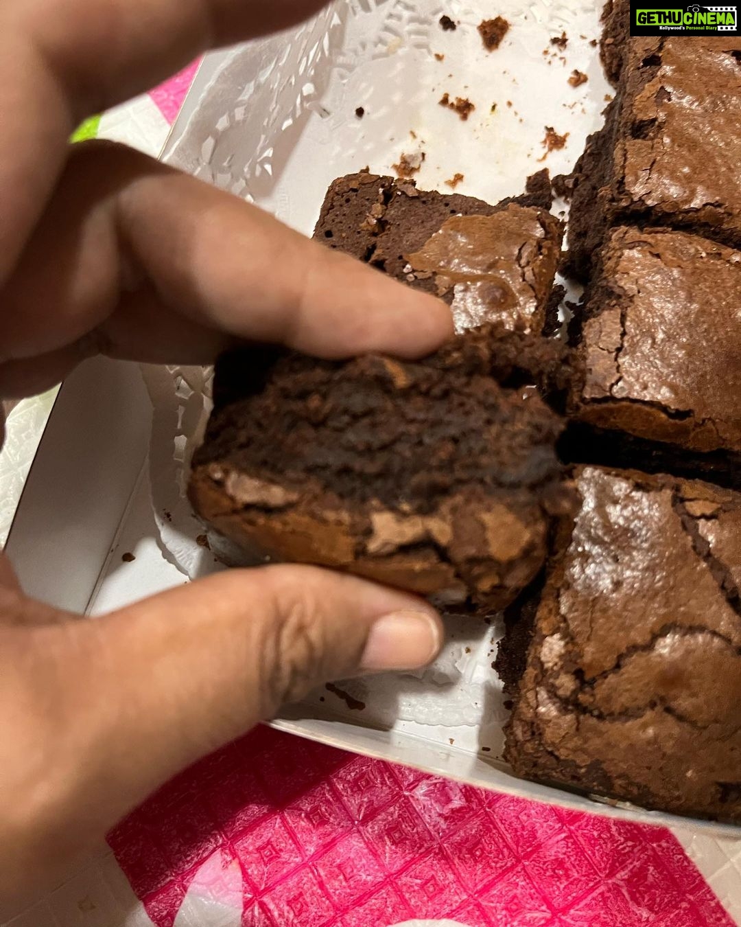 Ishika Singh Instagram - My love and search for brownies took me to @the_baigsters_delight … the more I talk the less it is . Firstly I liked the packaging… it made me feel so good n special that there was instant smile on my face . ( package is missing in pics as my baby is refusing to lend for pics ) coming to the brownies aaahhhhhhhhh… they r perfectly baked … n dense the way I like . Upper layer is crusty … also the way it is suppose to be :) it’s a perfect 🤩 remedy for any sweet tooth cravings . They don’t look like homemade but they are home baked with lots and lots of love ❤️. Order ur brownies now and am sure u will agree with me . #brownies #brownierecipe #brownielovers #loveforbrownies #baking #bakinglove #bakingfromscratch #browniegourmet #brownies #brownielove #browniebox #chocolatebrownie #hyderabadfoodie #hyderabadbrownies #hyderabadfoodblogger #hyderabadfooddiaries