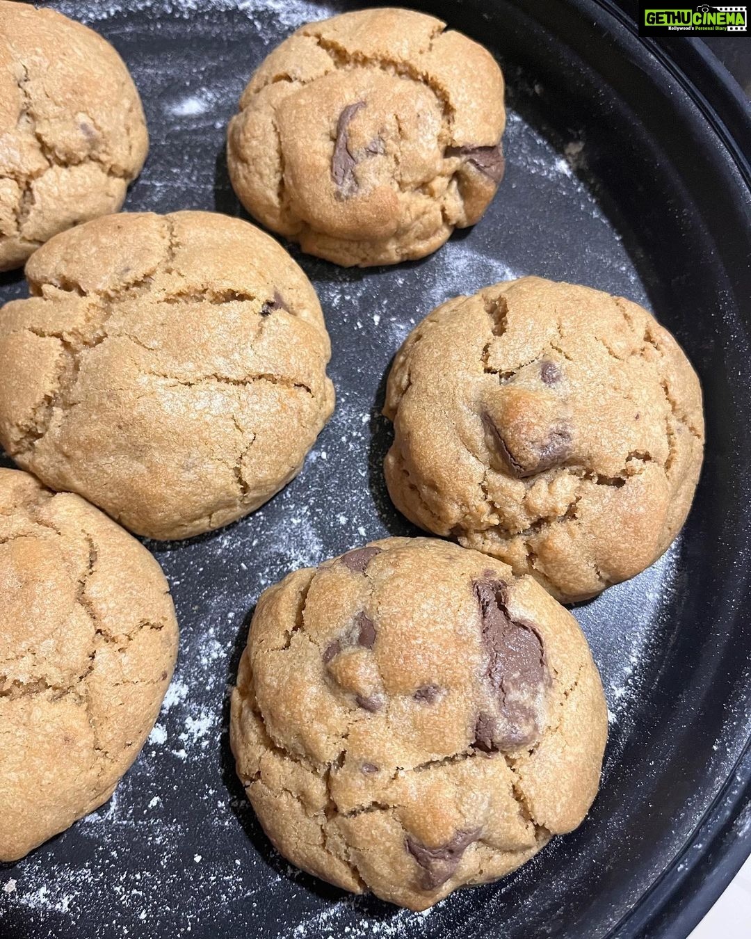 Ishika Singh Instagram - Straight from oven into my mouth … tried my hands on cookies 🍪 chunky chocolate chip cookie 🍪 they r much bigger n chunkier than I thought ;) will make them better next time . #bakinglove #bakingtime #bakingfromscratch #baking #bakingfun #bakingaddiction #cookiedough #cookies #cookielover #cookielove #bakingday #homebaking #bakingpassion #cookielove #homebaker #cookies🍪 #chocolatechipcookies #chocolate