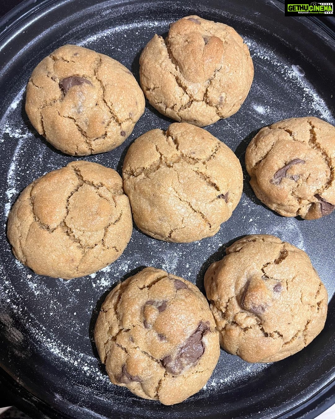 Ishika Singh Instagram - Straight from oven into my mouth … tried my hands on cookies 🍪 chunky chocolate chip cookie 🍪 they r much bigger n chunkier than I thought ;) will make them better next time . #bakinglove #bakingtime #bakingfromscratch #baking #bakingfun #bakingaddiction #cookiedough #cookies #cookielover #cookielove #bakingday #homebaking #bakingpassion #cookielove #homebaker #cookies🍪 #chocolatechipcookies #chocolate