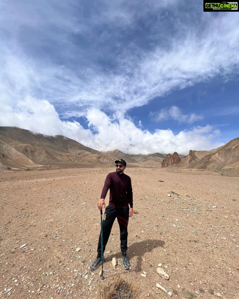 Jackky Bhagnani Instagram - To be in the middle of nowhere is also being somewhere ❤️🌍 PS: my first trek at 14000ft feels like an achievement.. #naturelover #fitnessgoals #lehladakh