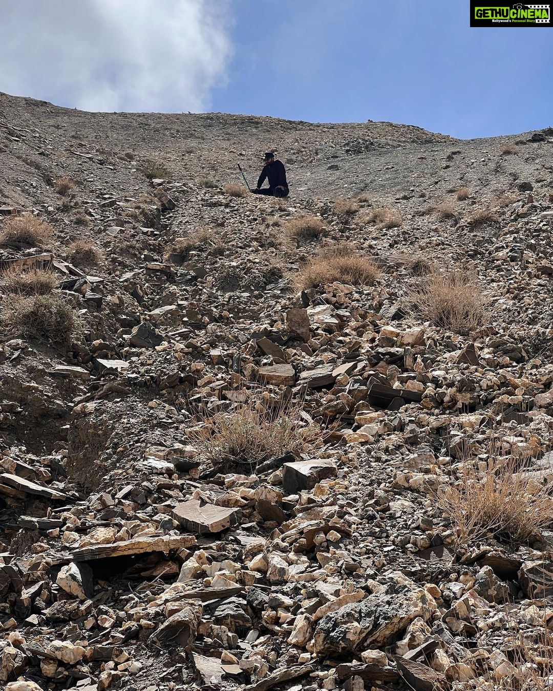 Jackky Bhagnani Instagram - To be in the middle of nowhere is also being somewhere ❤️🌍 PS: my first trek at 14000ft feels like an achievement.. #naturelover #fitnessgoals #lehladakh