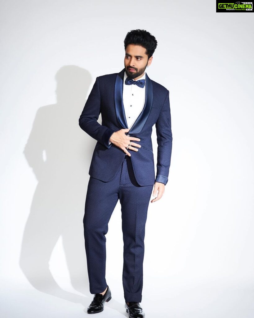 Jackky Bhagnani Instagram - About last night🪩 Outfit by @sarabkhanijouofficial Styled by @anshikaav Shot by @kvinayak11