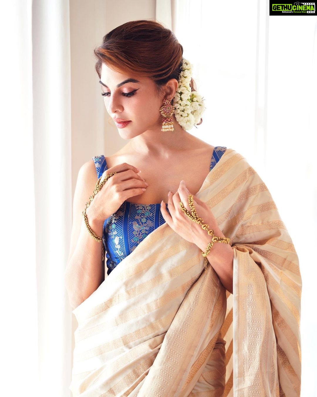 Jacqueline Fernandez Instagram - Have you listened to #RaRaRakkamma yet? 🤍 Link in Bio ! 💙