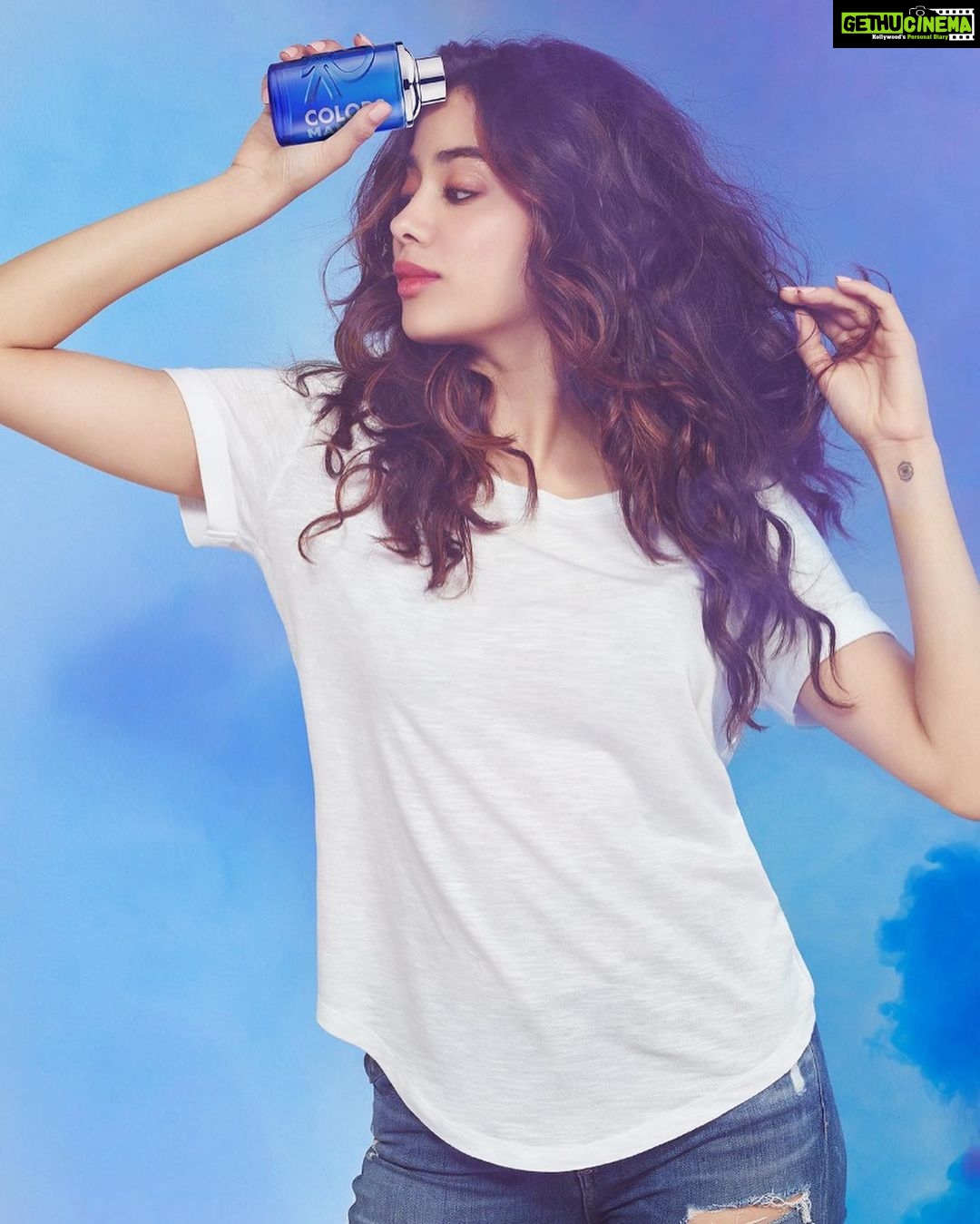 Janhvi Kapoor Instagram - A world filled with colors is a better world! π letβs embrace colors diversity with the #ColorsBlue fragrance for men π@benetton_perfumes #WeAreColors #happyholi stay safe guys! π