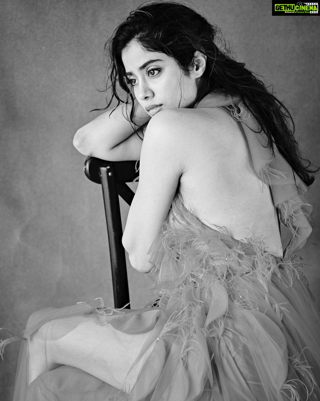 Janhvi Kapoor Instagram - think of u a lot, sometimes 💠Story by @ananyag81 Pictures shot exclusively for @htbrunch by @thehouseofpixels Styled by @lakshmilehr Hair and makeup @florianhurel Location @mandarinstudios