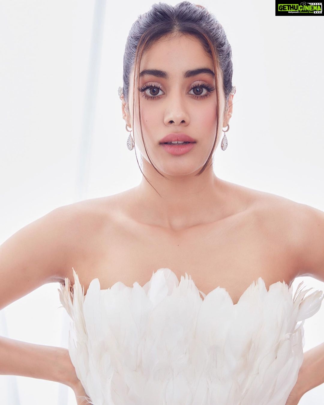 Janhvi Kapoor Instagram - 🧚♀️❄️