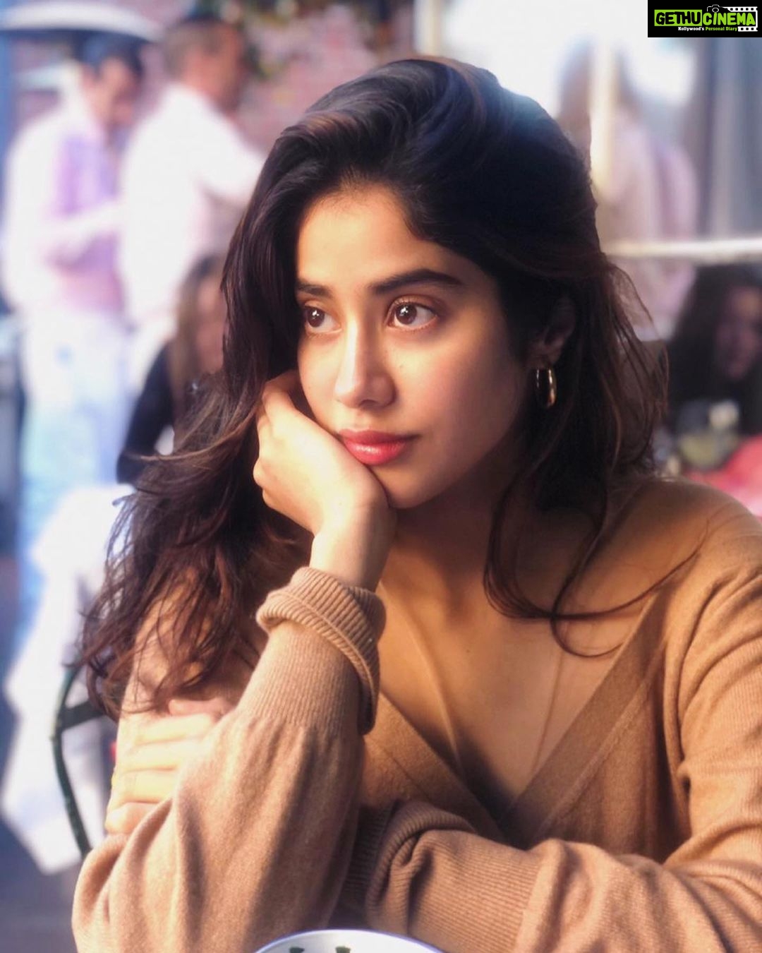 Janhvi Kapoor Instagram - Cali 🌞 pls stay a while 🌈