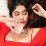 Janhvi Kapoor Instagram - I pick Colors Rose from @benetton_perfumes for this Valentine’s day 🌹and you? Whats your favourite #benettonperfumes color? #ColorsRose