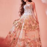 Janhvi Kapoor Instagram - 🌸🌥🧜🏼‍♀️