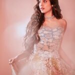Janhvi Kapoor Instagram - 🌸🌥🧜🏼‍♀️