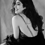 Janhvi Kapoor Instagram - Story by @ananyag81 Pictures shot exclusively for @htbrunch by @thehouseofpixels Styled by @lakshmilehr Hair and makeup @florianhurel Location @mandarinstudios