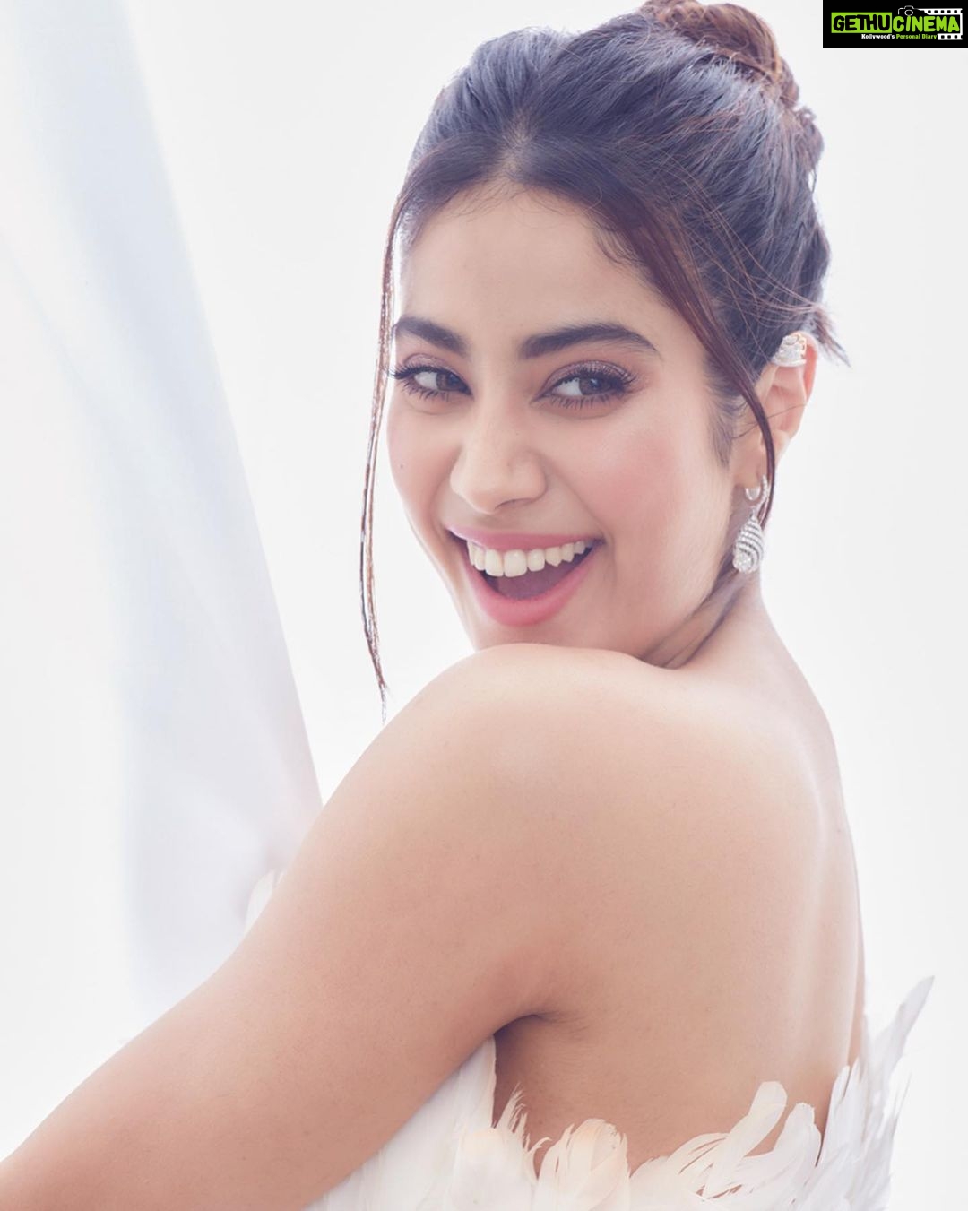 Janhvi Kapoor Instagram - 🧚♀️❄️