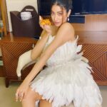 Janhvi Kapoor Instagram - Pizza, anyone? 🐣