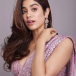 Janhvi Kapoor Instagram - Still fighting jet lag tbh....✨