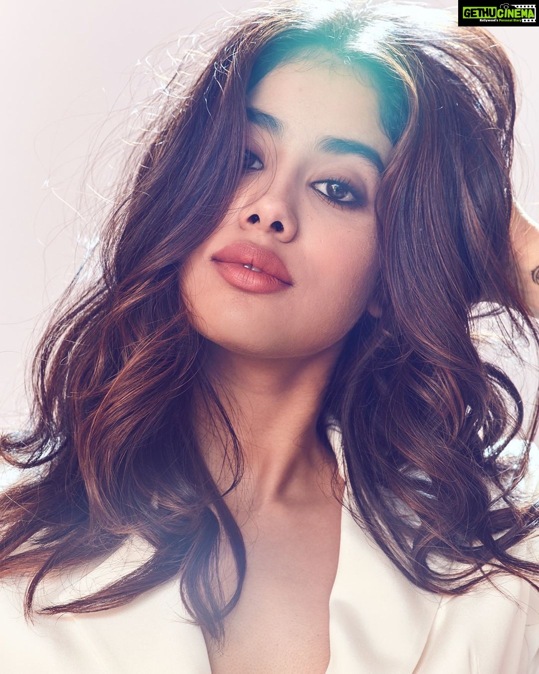 Janhvi Kapoor Instagram - Fighting jet lag in a white suit ☁️