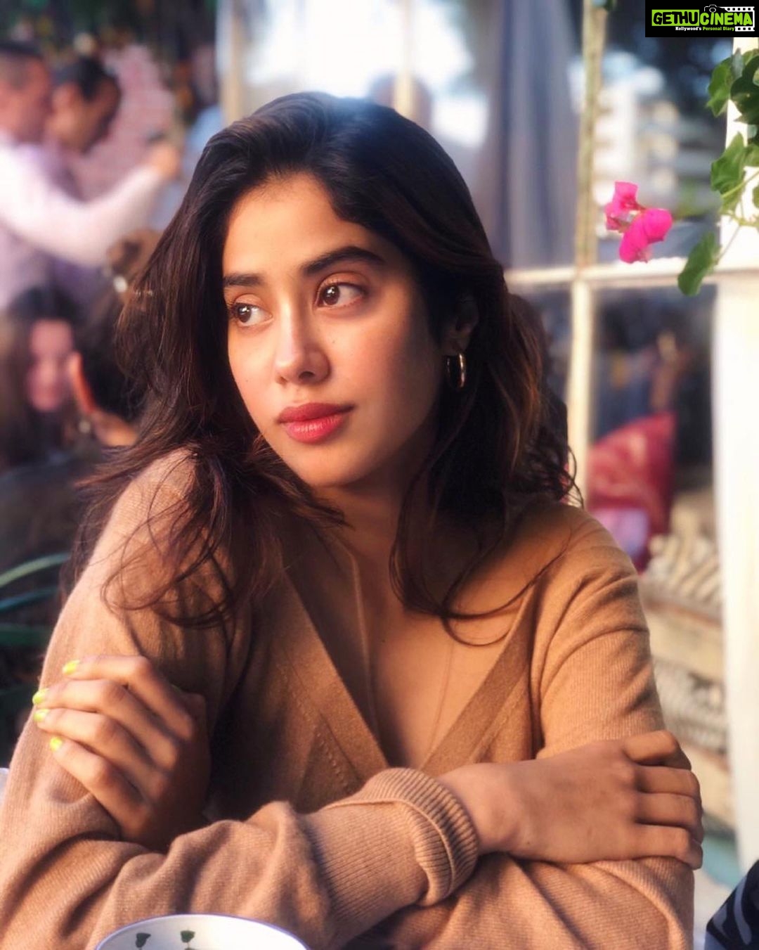 Janhvi Kapoor Instagram - Cali 🌞 pls stay a while 🌈
