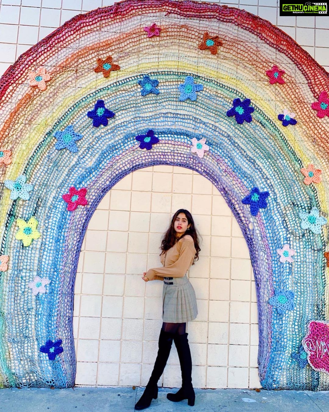 Janhvi Kapoor Instagram - Cali 🌞 pls stay a while 🌈