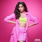 Janhvi Kapoor Instagram - 😍The #BiggestBeautySaleEver is LIVE from the 29th of November to the 2nd of December. It's time to binge buy your favourite beauty brands. My cart is already filled with @nykaabeauty Tag every makeup and skincare junkie you know👇🏼 🛍Shop now on @MyNykaa & Nykaa Stores #NykaaPinkFriday #NykaaPinkFridaySale #BiggestBeautySaleEver