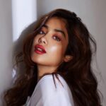 Janhvi Kapoor Instagram - Classic red lips just got cooler 🍒 is anyone else as obsessed with these metallic shades as me? Created this with my current favourites from @NykaaBeauty 💋Metallic lip in Single Ladies ✨Strobe & Glow in Blushed Moonlight Get them now on @MyNykaa for the festive season #NykaaCosmetics #NykaaGlamLook #RedLip