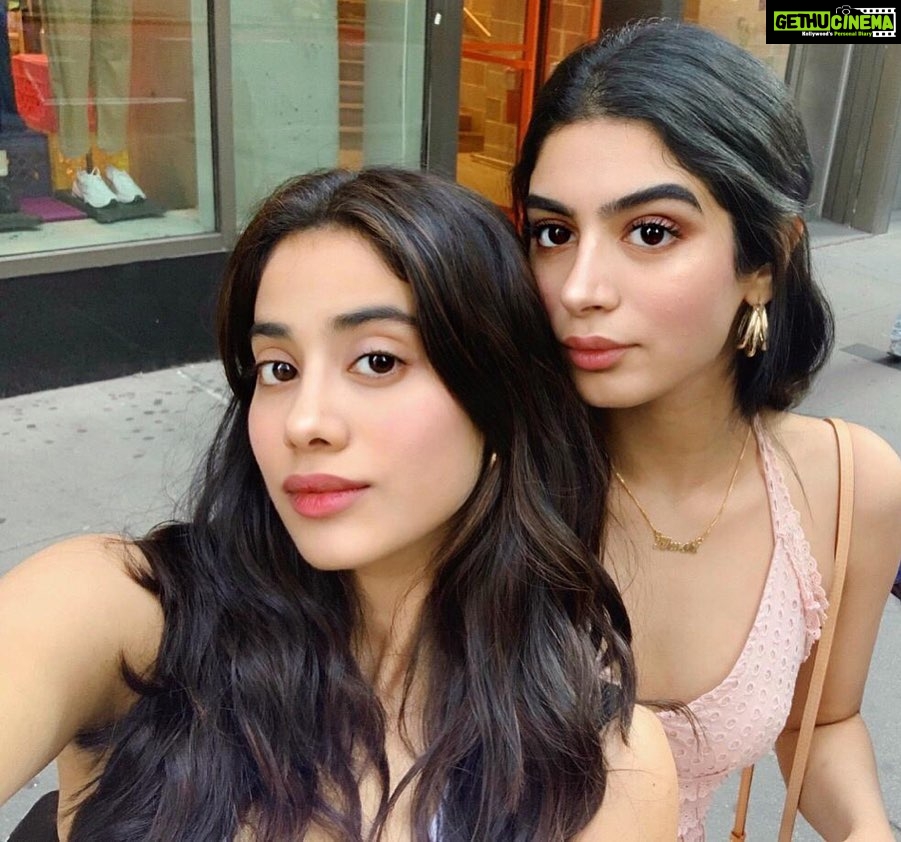 Janhvi Kapoor Instagram - Finally 🌈 New York, New York