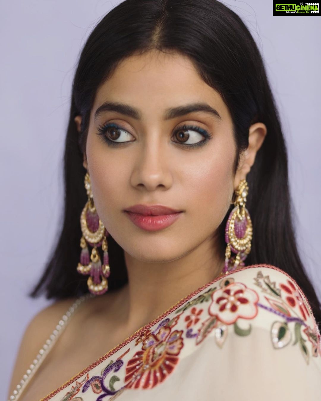 Janhvi Kapoor Instagram - 🌸