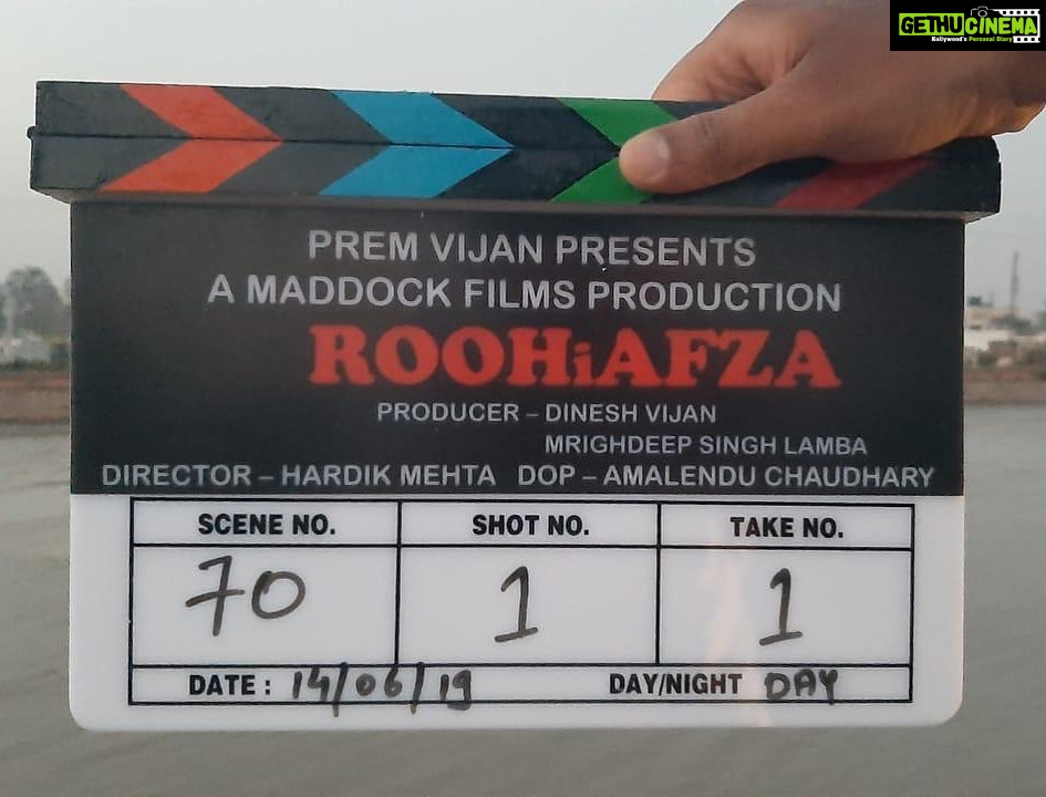 Janhvi Kapoor Instagram - Karne aa rahein hai aapke attention ko qabza, aaj se shuru hoti hai #RoohiAfza! 👻 🎬 @Rajkummar_Rao @fukravarun #DineshVijan @serialclicker811 @mriglamba @gautam.m1 @maddockfilms @officialjiocinema
