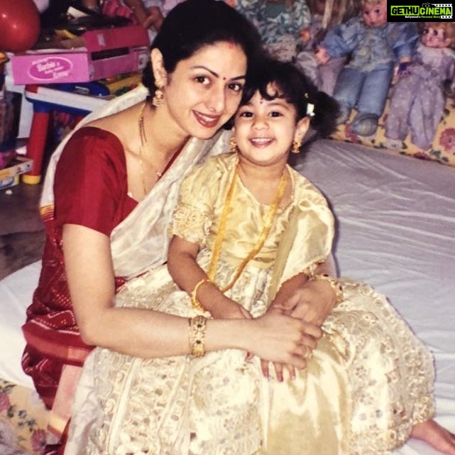 Janhvi Kapoor Instagram - Cherish them, listen to them, give them all the love in the world ❤️ Happy Mother’s Day