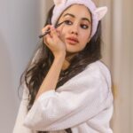 Janhvi Kapoor Instagram - Fullllly having a winged eyeliner phase😍 Have you guys tried the @nykaabeauty Get Winged! sketch eyeliner? Tell me about your go-to eyeliner looks in the comments below, and get a chance to win goodies from @nykaabeauty @mynykaa #getwinged #nykaabeauty