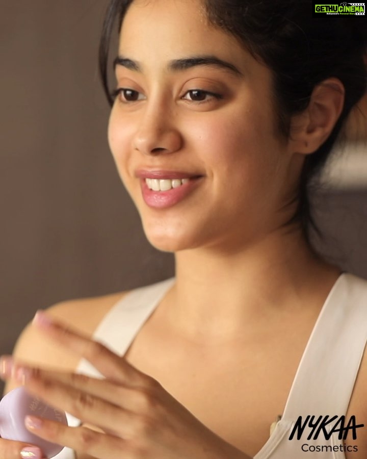 Janhvi Kapoor Instagram - A little something about my new work-out obsession and my gym essentials. @mynykaa @nykaabeauty #nykaabeauty #nykaamacaronlipbalm #nykaalipcrush