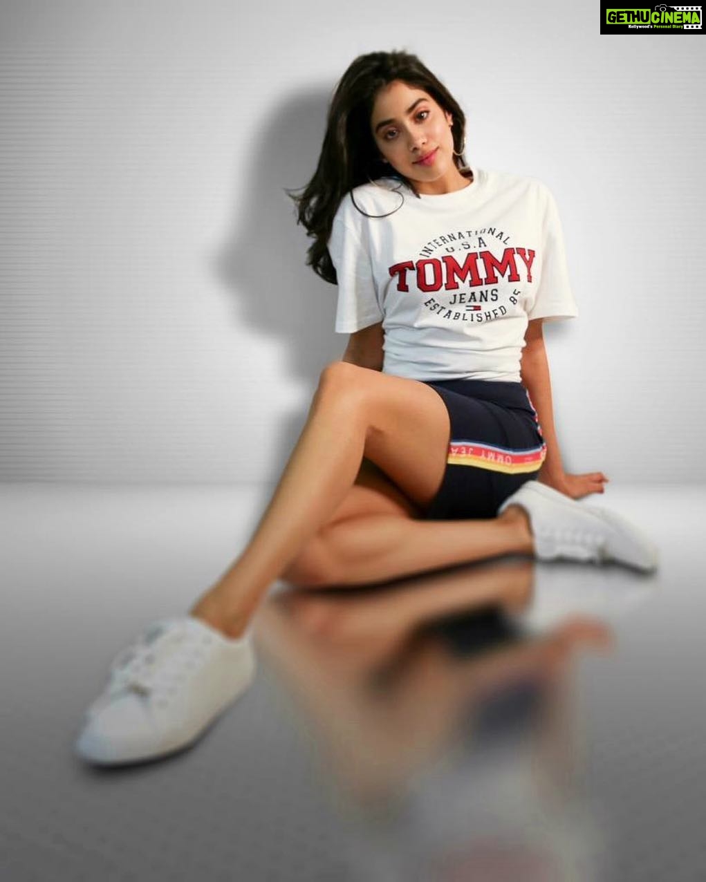 Janhvi Kapoor Instagram - Hello, Indore! I‘m so excited to be in your city tomorrow, Thursday 14th March, at the TOMMY HILFIGER store in Treasure Island Mall on MG Road at 3.30 PM! Can’t wait to launch the super stylish @tommyhilfiger Spring Summer ’19 collection! See you soon! #TommyHilfiger