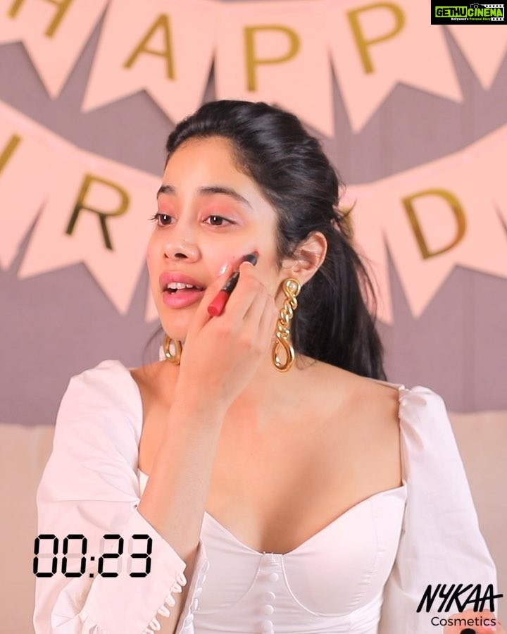 Janhvi Kapoor Instagram - Guys!! I’ve come up with this exciting + lowkey stressful (😅) makeup challenge with @nykaabeauty for my 22nd birthday🎂 Can you do a full face of makeup just using lipsticks without a mirror in under a minute? I promise it’s fun as long as you don’t poke your eye out with lipstick like I almost did 💄 Here are the rules: 1⃣Do a full face of makeup under 1 minute using the only Nykaa lipsticks, without using a mirror 2⃣Upload the video of you doing the challenge on your Instagram and make sure your profile is public 3⃣Tag @JanhviKapoor, @NykaaBeauty & @MyNykaa 4⃣Use hashtag #JanhviBirthdayChallenge 5⃣Tag your friends in the comments below & get them to participate 🎉22 lucky winners will win #JanhviLoves Nykaa Makeup hampers specially curated by me. So pull out your lippies and get shooting! ⚠Contest ends on 12th March! P.S @mallikadua dont leave me hanging #JanhviBirthdayChallenge #JanhviLovesNykaa #MakeupChallenge #NykaaLipstickChallenge #NykaaCosmetics #JanhviXNykaa