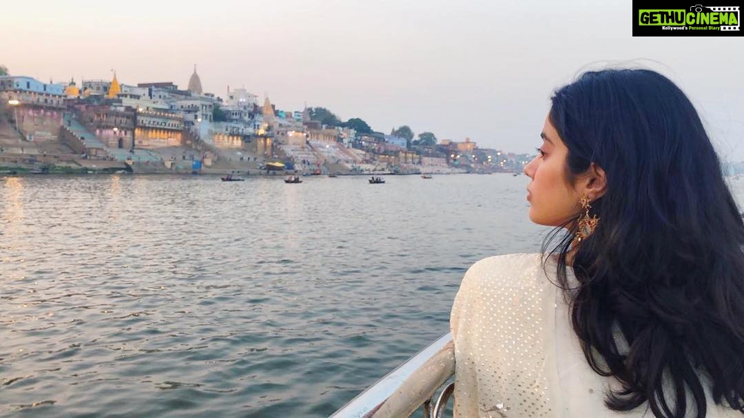 Janhvi Kapoor Instagram - Thankful & grateful. For all your love and blessings. For every opportunity. For my family. For my country. Love you all!