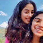 Janhvi Kapoor Instagram - 🌺🌸