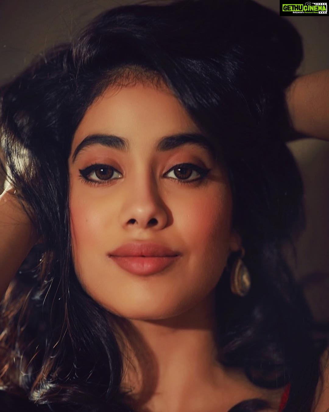 Janhvi Kapoor Instagram - Pomegranate constellations ✨