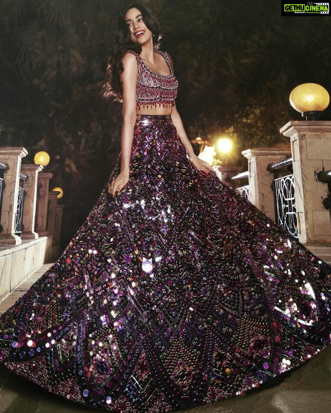 Janhvi Kapoor Instagram - Subtlety is clearly not my thing β¨ππΊπΌπ