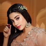 Janhvi Kapoor Instagram - Udaipur will always be a city that’s close to my heart and needless to say my most favourite ❤️ I chose this beautiful nude shade from @NykaaBeauty’s Matte To Last Liquid Lipstick as it perfectly embodies the royal and earthy essence of the city. Shop my shade, Janhvi on @MyNykaa now! #NykaaMatteToLast #InspiredByIndia