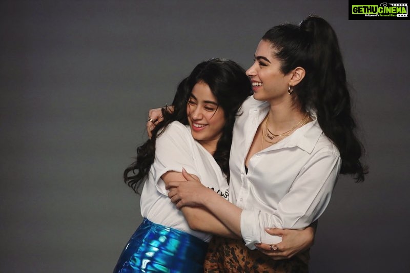 Janhvi Kapoor Instagram - 👯♀️ #voguebffs